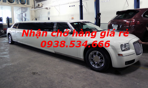 Xế độc Chrysler 300 Touring dài 9 m tại Việt Nam