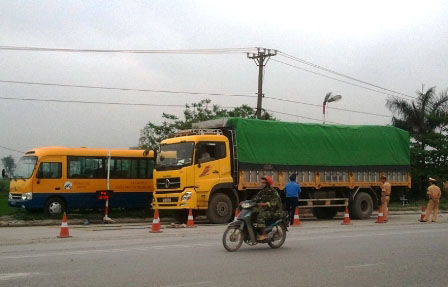 Thu hơn nửa tỷ trong 15 ngày ra quân xử lý xe quá khổ, quá tải