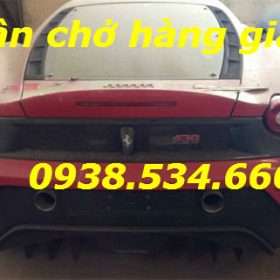 Siêu xe Ferrari màu đỏ cũng trong tình trạng tương tự.