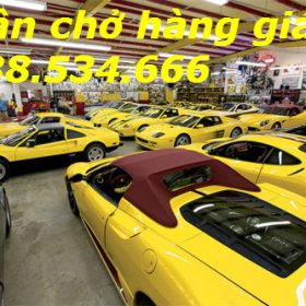 Garage của Phil và Martha Bachman ngập tràn Ferrari và đa số có màu vàng.