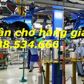 Công nhân Toyota đang lắp ráp xe tại nhà máy