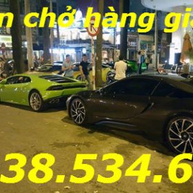 Ba chiếc Lamborghini cùng siêu xe tụ hội ở trung tâm Sài Gòn