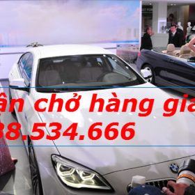 Hoa hậu Hoàn vũ Việt Nam 2015 Phạm Thị Hương (trái) và Á hậu một Ngô Trà My.