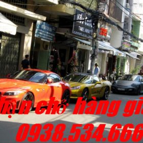 Dàn xe thể thao xếp hàng dài trên phố Sài Gòn